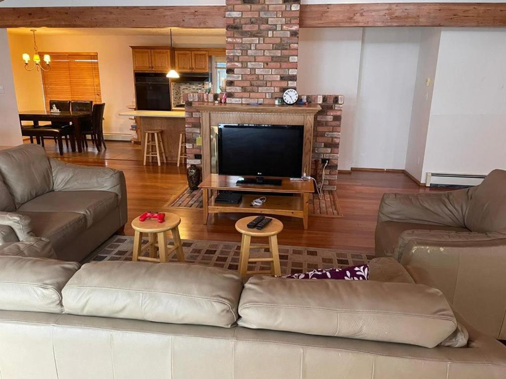 Metchosin Beach House ビクトリア エクステリア 写真