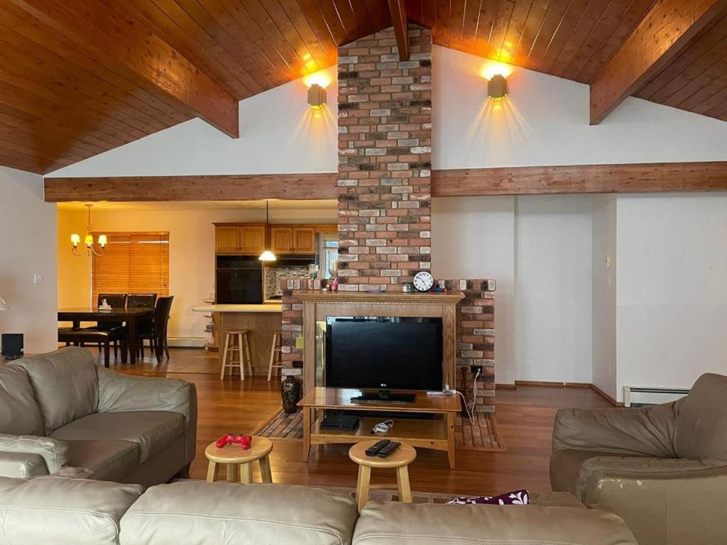 Metchosin Beach House ビクトリア エクステリア 写真