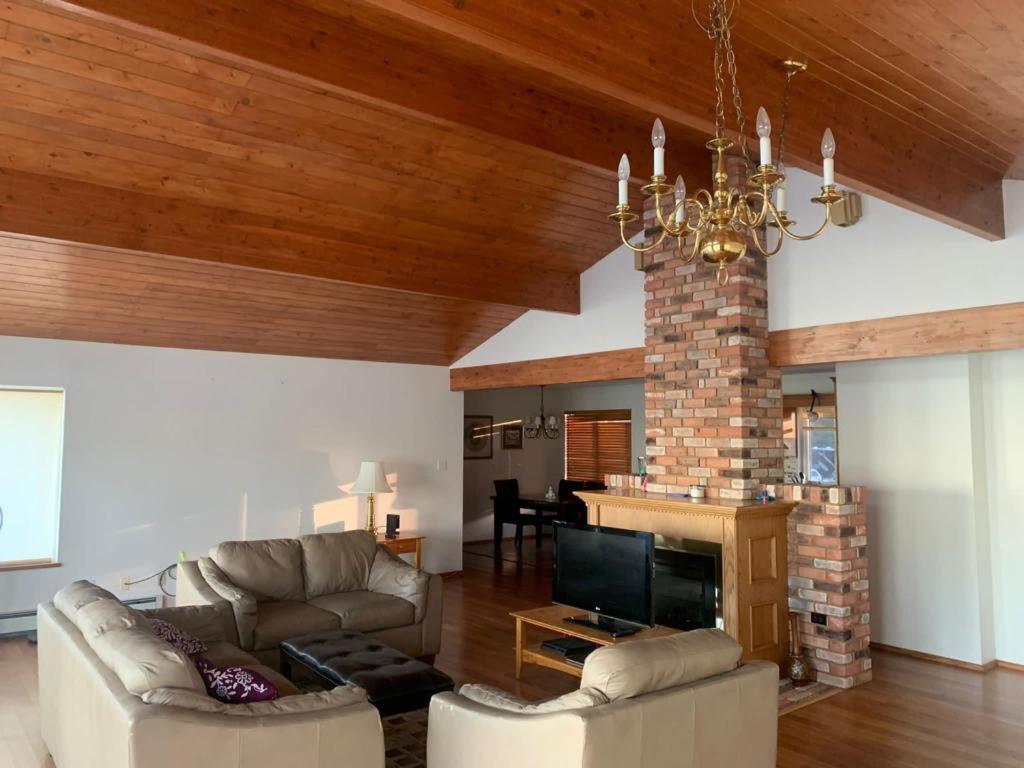 Metchosin Beach House ビクトリア エクステリア 写真
