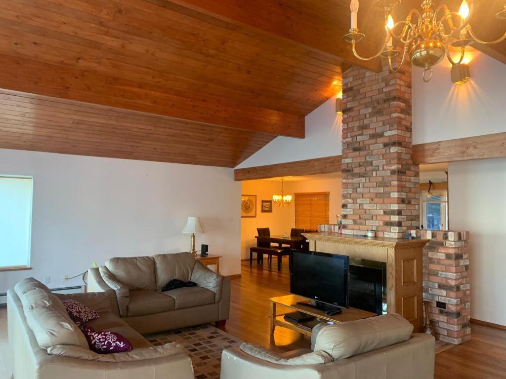 Metchosin Beach House ビクトリア エクステリア 写真
