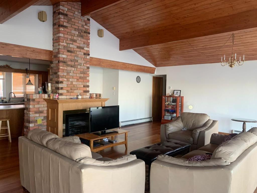 Metchosin Beach House ビクトリア エクステリア 写真