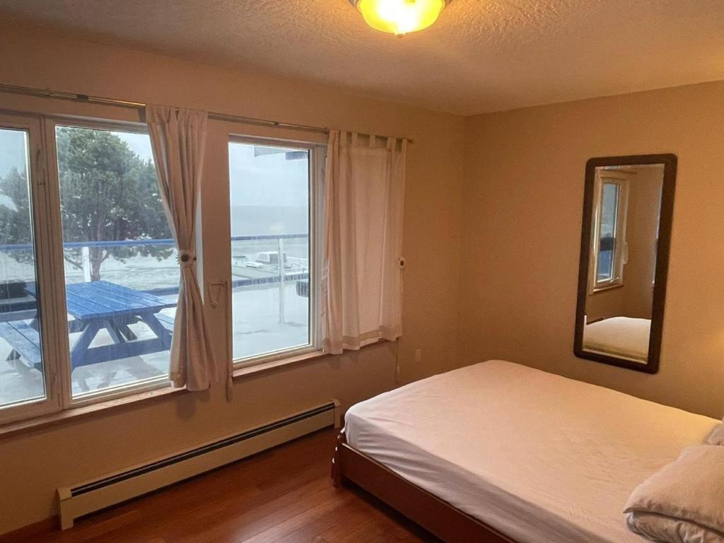 Metchosin Beach House ビクトリア エクステリア 写真